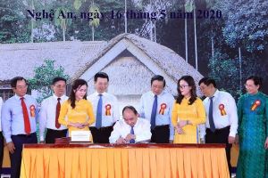 Премьер-министр Вьетнама подписал решение о выпуске почтовой марки в честь 130-летия со дня рождения президента Хо Ши Мина