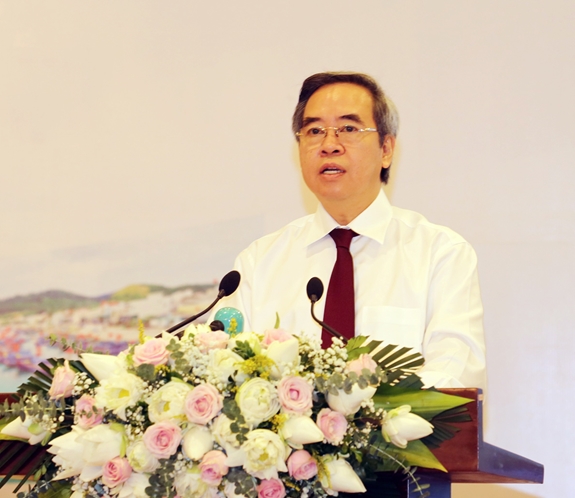 Член Политбюро, секретарь ЦК КПВ, заведующий отделом ЦК по экономическим вопросам Нгуен Ван Бинь