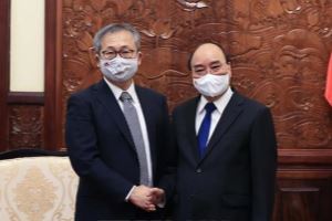 Посол Японии во Вьетнаме Ямада Такио нанёс визит вежливости президенту Вьетнама Нгуен Суан Фуку