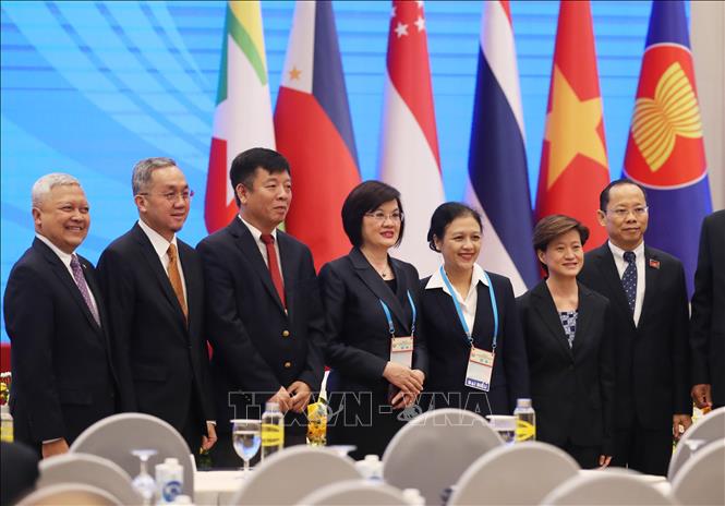 Отечественные и международные делегаты на церемонии открытия саммита. Фото: VNA