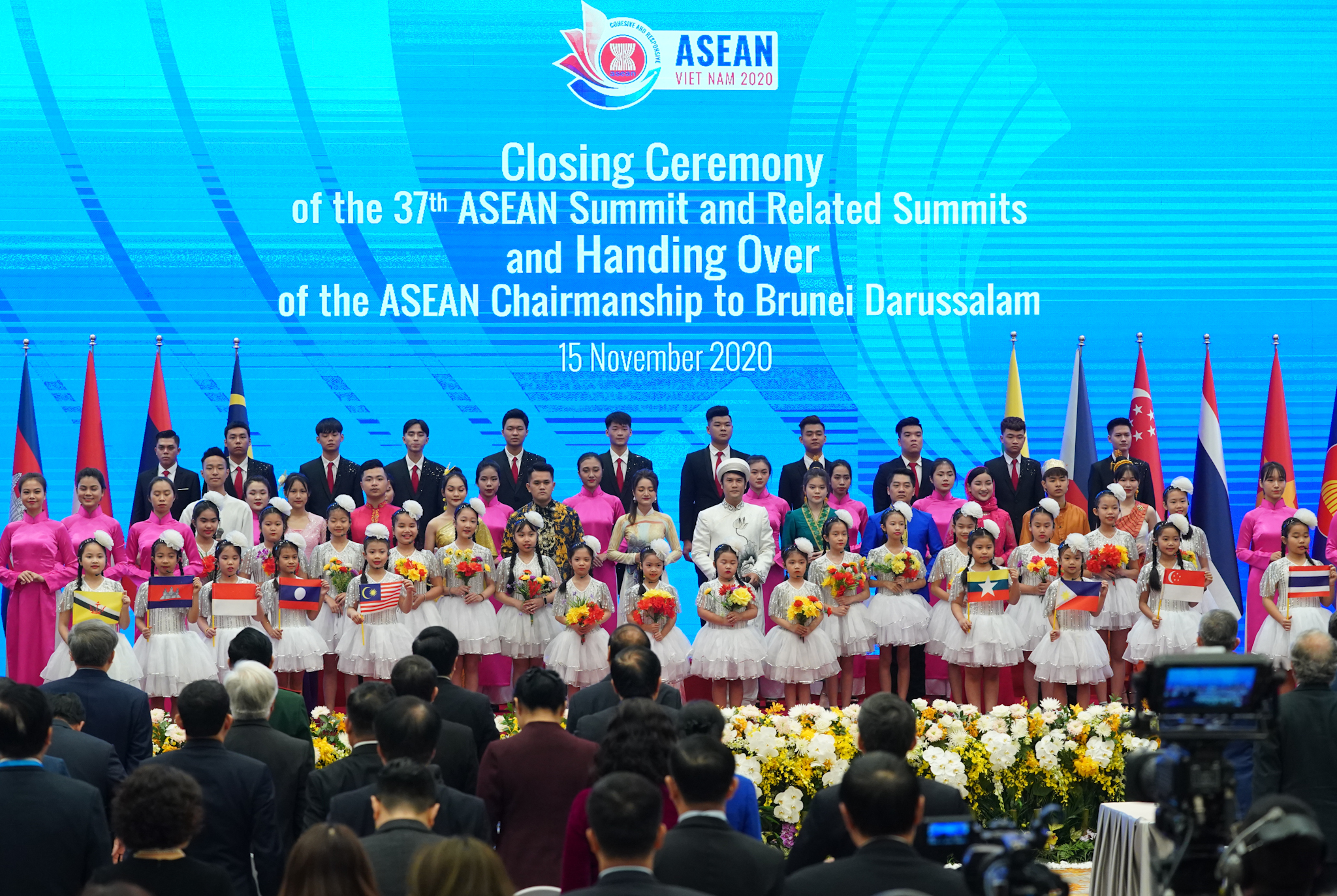 Церемония закрытия 37-ого саммита АСЕАН и сопутствующих саммитов.