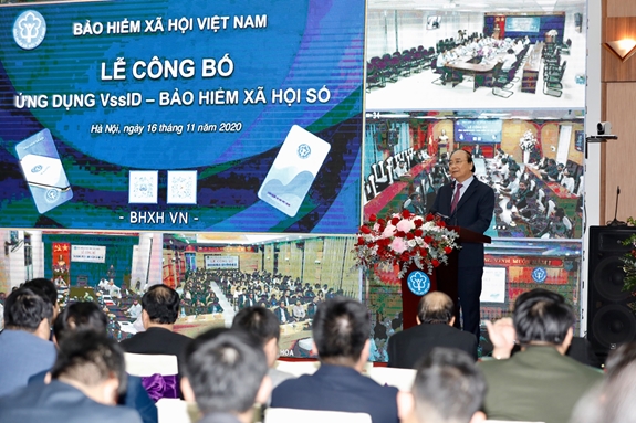 Премьер-министр Нгуен Суан Фук выступает