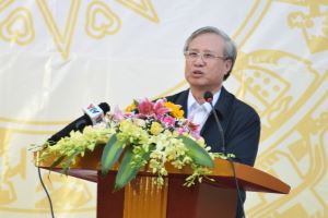 Постоянный член Секретариата ЦК КПВ Чан Куок Выонг нанес визит учителям и ученикам школ в провинции Йенбай