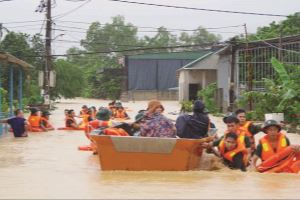 Перед тем, как тайфун «Гони» обрушится на центр Вьетнама, необходимо эвакуировать жителей в безопасные места