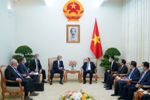 Премьер-министр Нгуен Суан Фук принял посла РФ во Вьетнаме и председателя правления ПАО «НОВАТЭК»