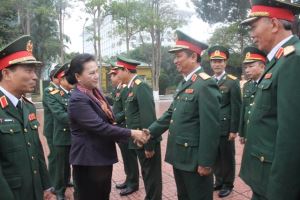 Председатель Национального собрания Вьетнама Нгуен Тхи Ким Нган провела рабочую встречу с командованием 4-го военного округа