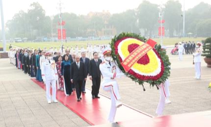 Участники 10-го съезда участников патриотических соревнований посетили мавзолей Хо Ши Мина