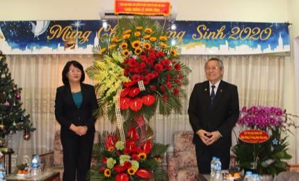 Вице-президент Вьетнама Данг Тхи Нгок Тхинь посетила и поздравила протестантскую церковь Вьетнама