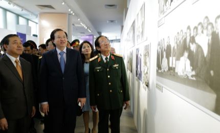 Фото-выставка на тему «Особые дружеские отношения между Вьетнамом и Лаосом»