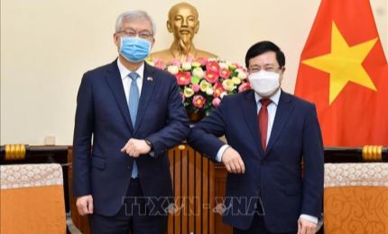 Вице-премьер, глава МИД Вьетнама провел встречу с заместителем министра иностранных дел Республики Корея Ли Тхэ Хо