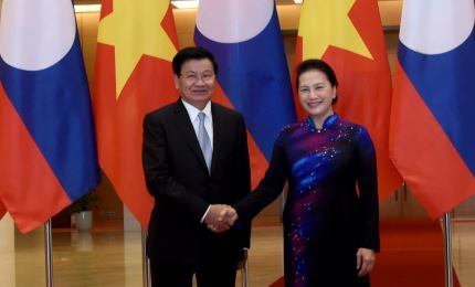 Встреча между председателем НС СРВ и премьер-министром Лаоса