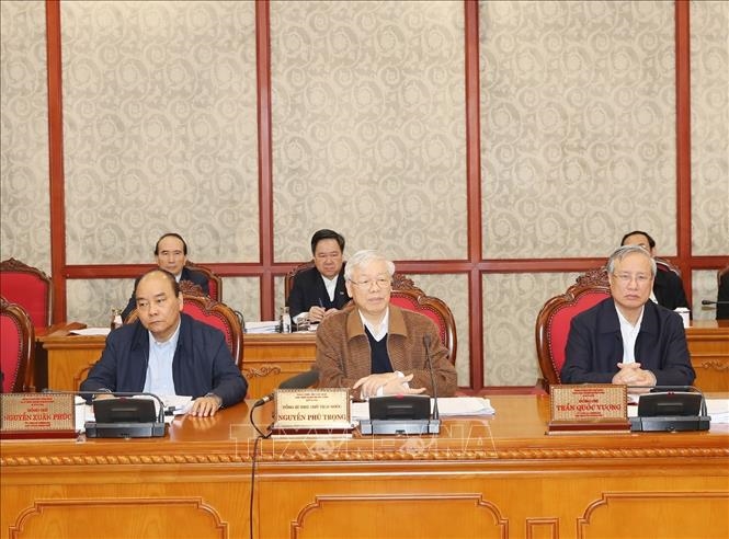 Генеральный секретарь ЦК КПВ, Президент Вьетнама Нгуен Фу Чонг и члены Политбюро на заседании.