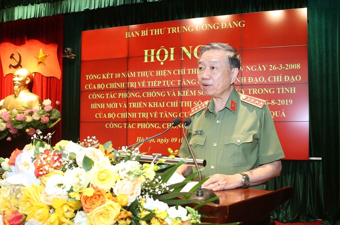 Министр общественной безопасности То Лам выступает