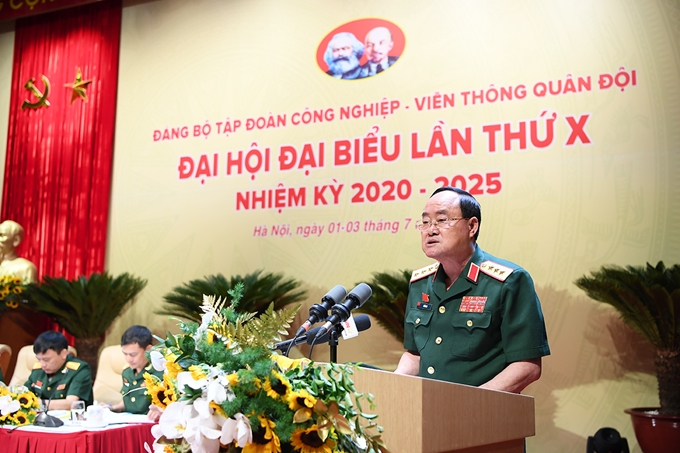 Генерал-полковник Чан Дон выступает на конференции