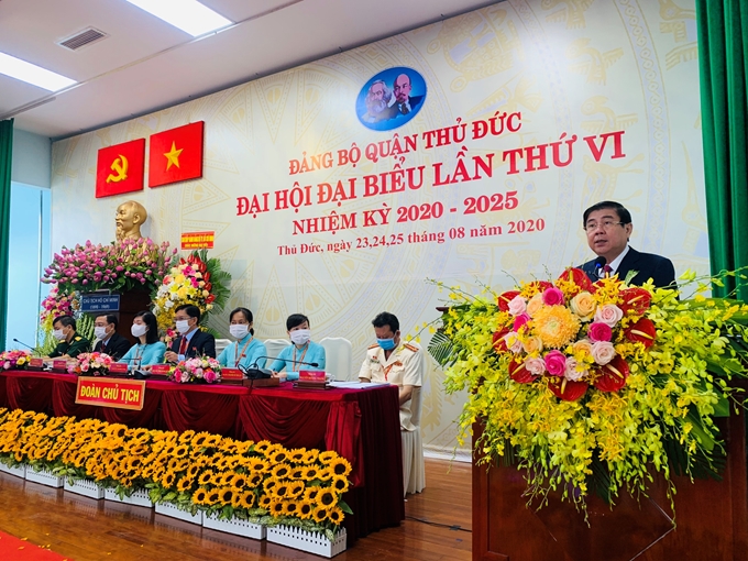 Товарищ Нгуен Тхань Фонг выступает на конференции