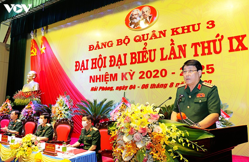 Генерал-лейтенант Лыонг Кыонг выступает