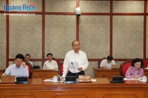 Премьер-министр Нгуен Суан Фук председательствовал на рабочей встрече с постоянным комитетом парткома провинции Куангай