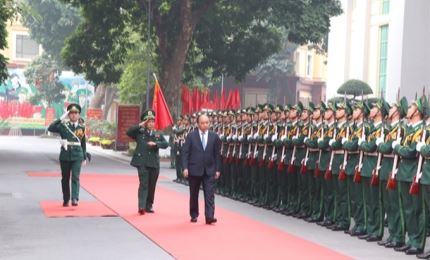 Премьер-министр Нгуен Суан Фук поздравил пограничников страны с наступающим новым годом