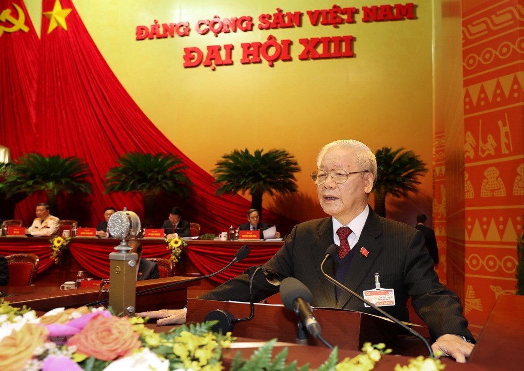 Генеральный секретарь ЦК КПВ, президент страны Нгуен Фу Чонг выступает с политическим докладом и документами ЦК КПВ