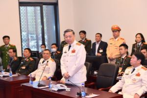 Министр общественной безопасности То Лам проверяет работу по обеспечению безопасности на 13-м съезде КПВ