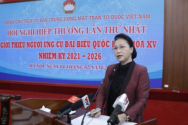 Нгуен Тхи Ким Нган выступает на совещании