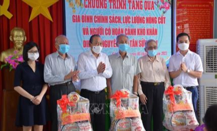 Руководители Вьетнама вручили новогодние подарки семьям льготных категорий