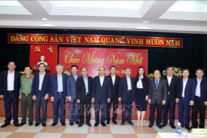 Премьер-министр Вьетнама провел встречу с бывшими руководителями Центральной части Вьетнама