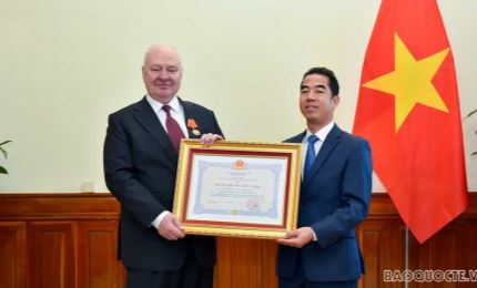 Церемонии вручения Ордена дружбы послу России во Вьетнаме