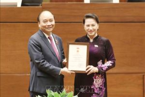 Депутатов парламента наградили памятной медалью за вклад в парламентскую деятельность