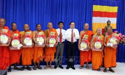 Вице-спикер парламента, председатель ЦК ОФВ поздравил кхмеров с традиционным новогодним праздником «Чол Чнам Тхмэй»