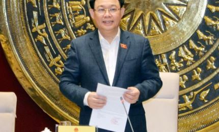 Председатель НС Выонг Динь Хюэ провел встречу с Постоянными бюро Комитета НС по экономическим вопросам