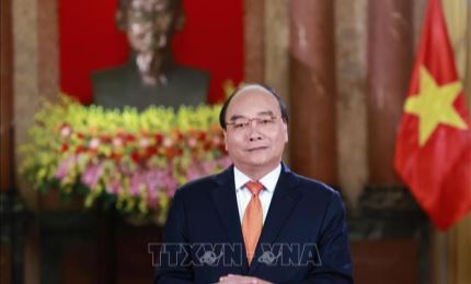 Президент Нгуен Суан Фук письменно поздравил соотечественников с 75-й годовщиной Вьетнамского дня борьбы со стихийными бедствиями