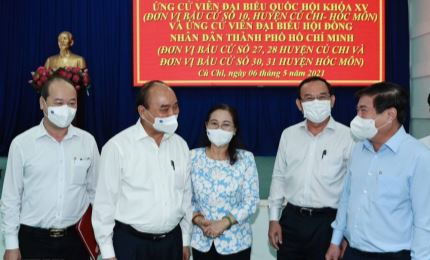 Президент Нгуен Суан Фук посетил уезды Кучи и Хокмон