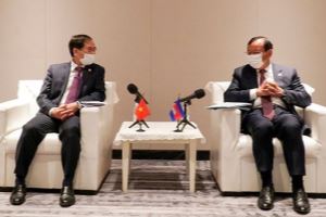 Министр иностранных дел Вьетнама встретился с заместителем премьер-министра, министром иностранных дел и международного сотрудничества Камбоджи
