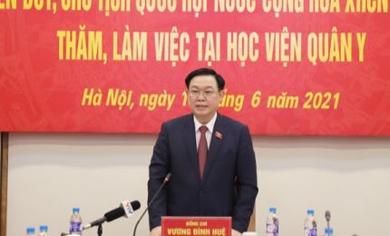Председатель НС Выонг Динь Хюэ провел рабочий визит в Военно-медицинской академии
