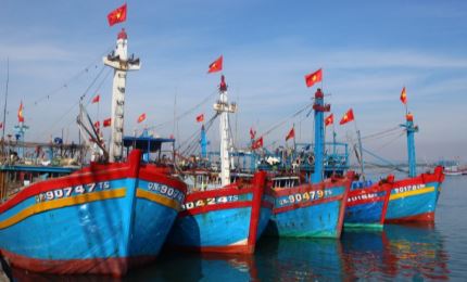 Президент Нгуен Суан Фук направил в дар 5000 флагов рыбакам в морских и островных районах по всей стране
