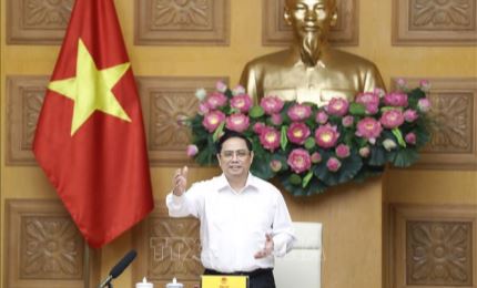 Премьер-министр Фам Минь Тинь провел встречу с учеными и предприятиями по исследованию и производству вацин от COVID-19
