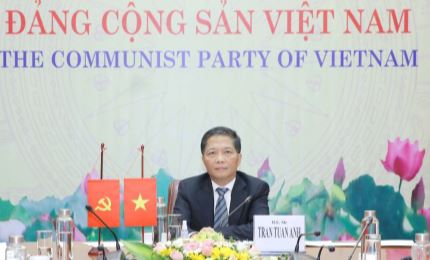 Вьетнамская делегация во главе с Чан Туан Анем принимает участие в Петербургском международном экономическом форуме