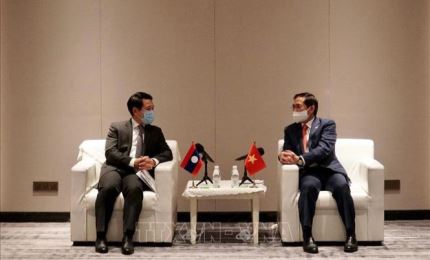 Министр иностранных дел Вьетнама Буй Тхань Шон провел двустороннюю встречу с лаосским коллегой